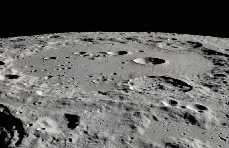 Правда ли, что Луна с каждым годом все дальше от Земли?