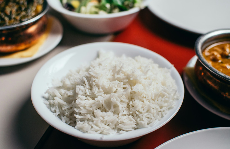 Как превратить обычный рис в невероятно вкусный гарнир с помощью одного ингредиента