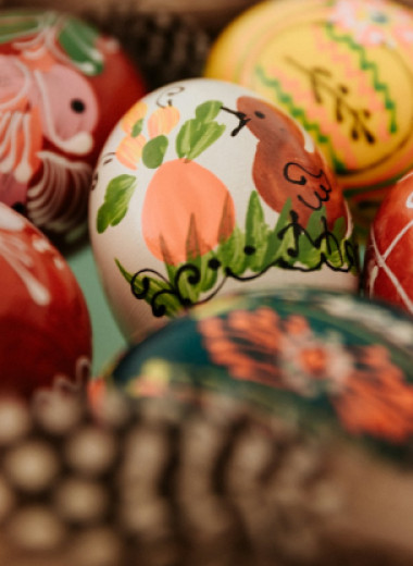 Необычная традиция: почему на Пасху принято красить яйца