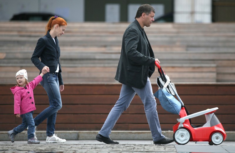 Непослушные родители: почему в России так легко изъять детей из семьи