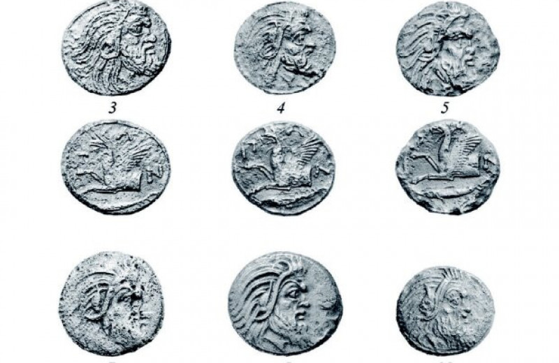 Российские археологи представили три античных клада пантикапейкских монет из Крыма