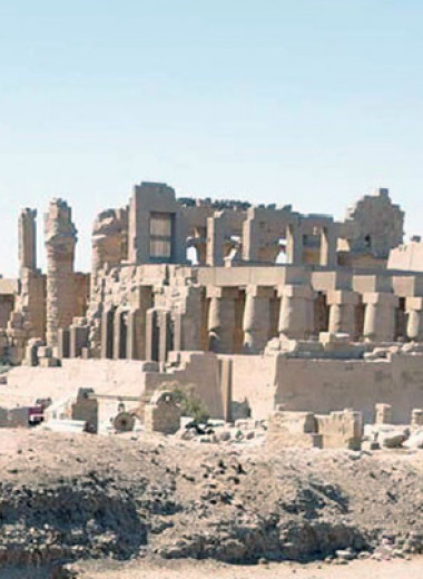 Сместившееся в древности русло Нила освободило место под Карнакский храмовый комплекс