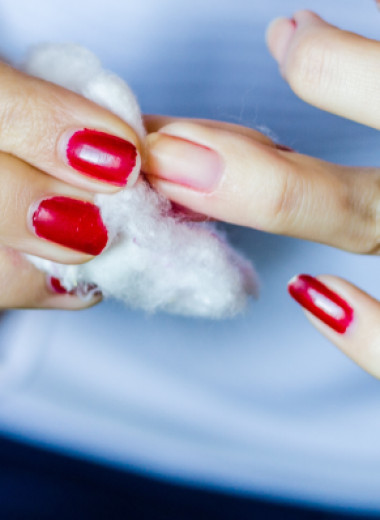 Вся правда об ацетоне: надо ли искать жидкости для снятия лака без него, объясняет химик-косметолог