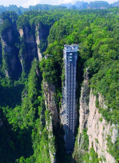 10 самых невероятных лифтов планеты: их высота шокирует любого туриста
