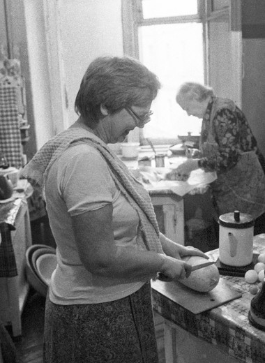 Эффект коммунальной кухни: как человеческий фактор мешает женщинам строить карьеру