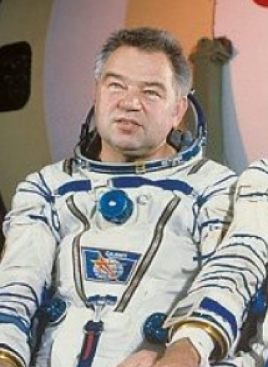 Невероятная история употребления алкоголя в космосе, рассказанная космонавтом Гречко