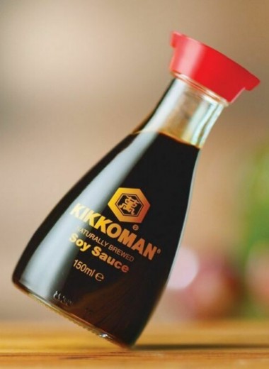 Бутылка для соевого соуса Kikkoman за 60 лет стала символом удобства: каким принципам следовал её дизайнер Кендзи Экуан