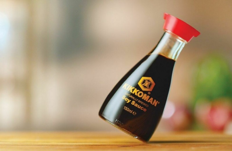 Бутылка для соевого соуса Kikkoman за 60 лет стала символом удобства: каким принципам следовал её дизайнер Кендзи Экуан