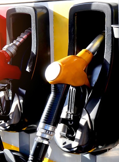 98-й и 100-й бензин: в какие машины его лучше не заливать