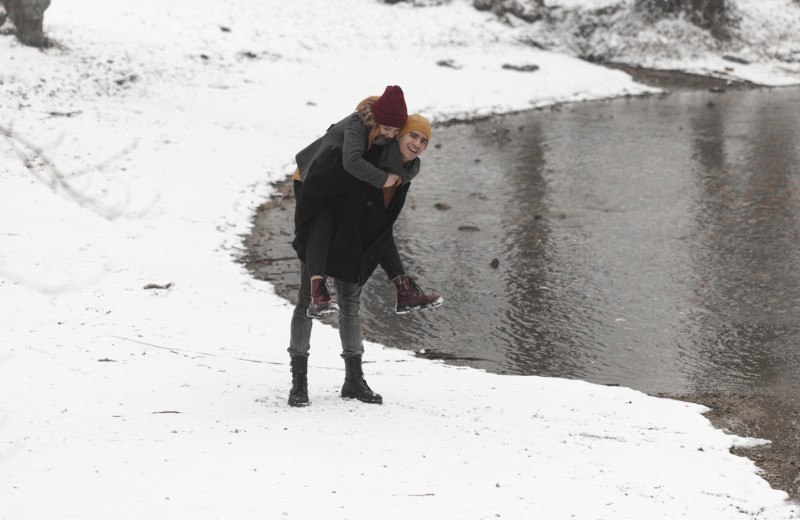 «Поскользнулся, упал, очнулся — гипс»: как пережить гололед без травм