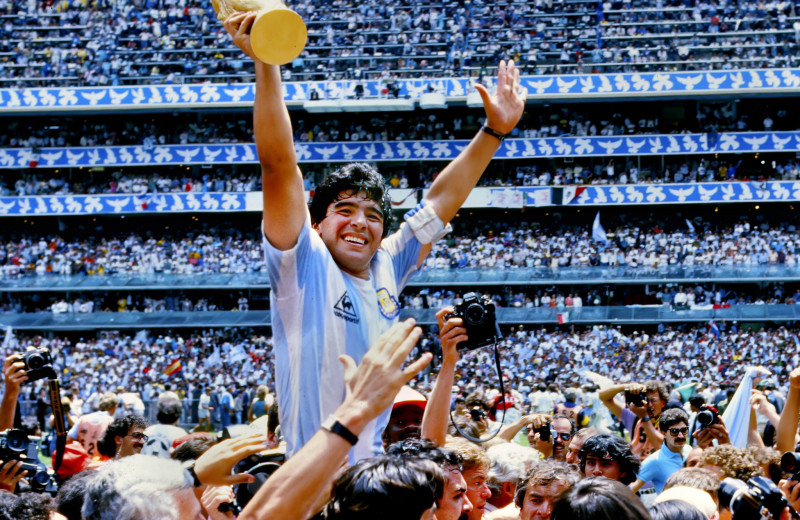 От трущоб до мировой славы: пять главных эпизодов жизни Марадоны