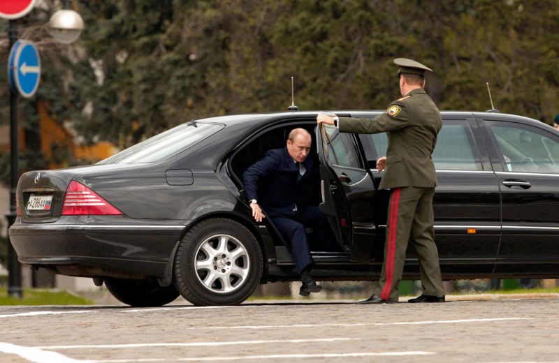 «Кортеж» для Путина. Что не так с автомобилем для президента России