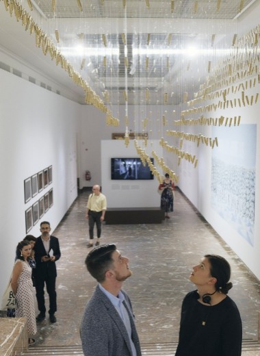 Почему картошка летает? В брюссельском Bozar открылась выставка современного российского искусства