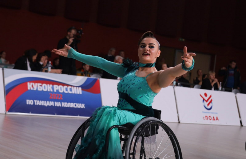 «Я не герой и не повод для жалости»: история чемпионки России по танцам на колясках Нурсины Галиевой