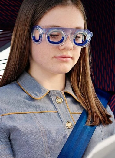 От укачивания в транспорте можно использовать специальные очки! Вот как они работают