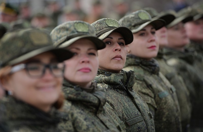 Военные и топ-менеджеры держат карман шире