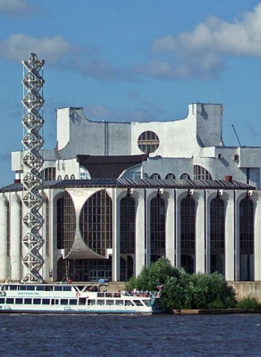 История одного здания: новгородский «космический корабль»