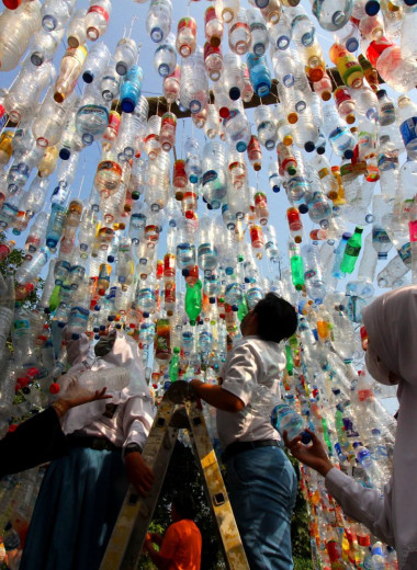 В Индонезии появился музей из пластикового мусора