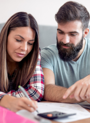 Как управлять семейным бюджетом: советы экономиста и психолога