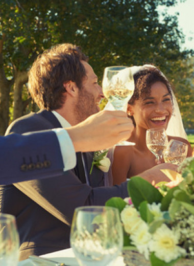 9 ошибок, которые испортят ваш свадебный тост (и чужую свадьбу)