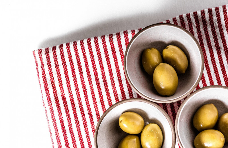 В чем разница между оливками и маслинами. Дело не только в цвете