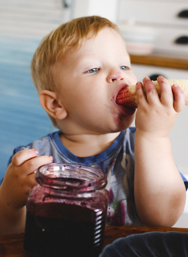 Как кормить ребенка, чтобы в будущем у него не было расстройств пищевого поведения?