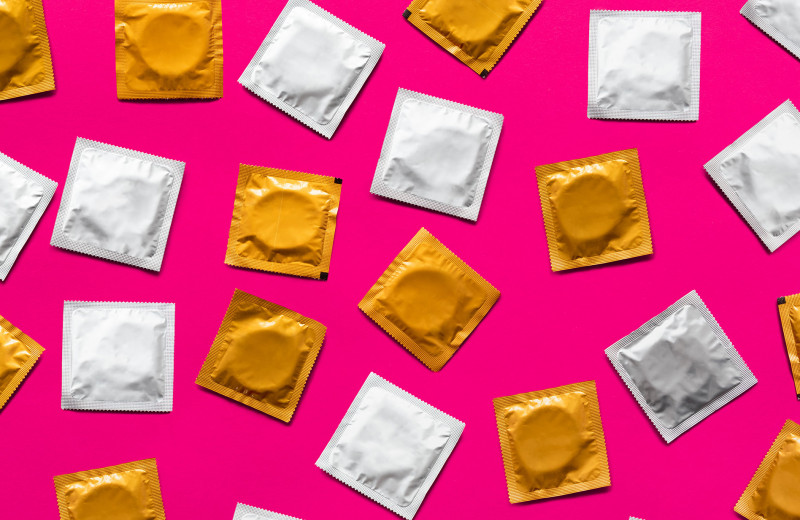 Мыли и снова пользовались: история презервативов с древности до наших дней