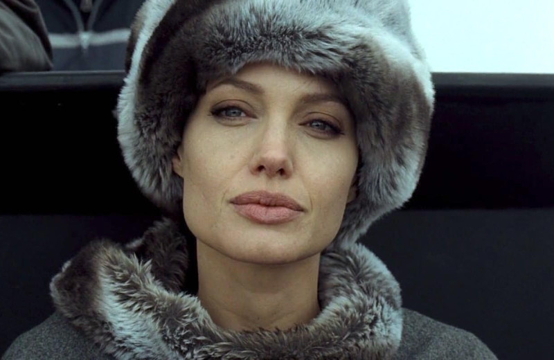 Как Анджелина Джоли прошла путь от драматических ролей до феминистских сказок
