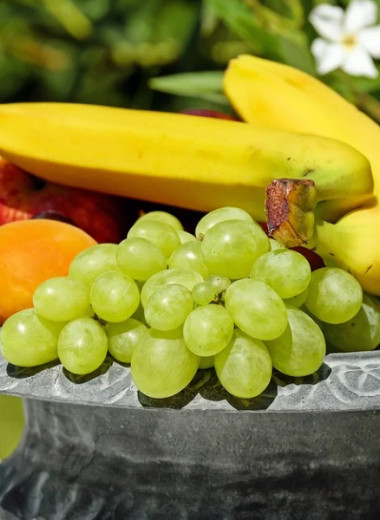От каких фруктов стоит отказаться после 50 лет: сомнительная польза