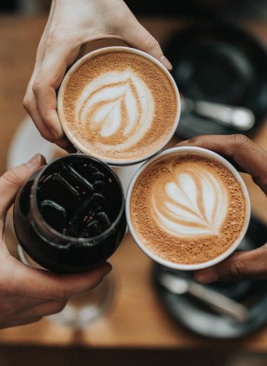 Спор кофеманов и любителей чая разрешен: 5 причин, которые убедят вас в полезных свойствах черного кофе