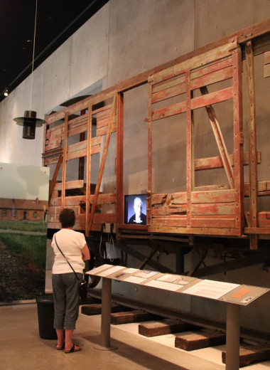 Как придумать музей Холокоста