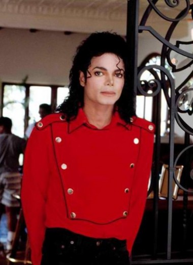 «Не обращайтесь со мной как с преступником»: речь Майкла Джексона после обвинений в педофилии в 1993 году