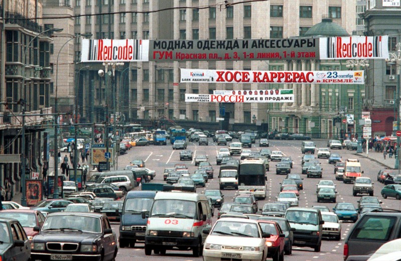 Назад в 2000-й: бензин по 7 рублей, строительство ТТК и массовые иномарки