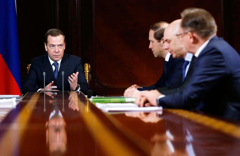 Медведев снизил ставку по кредитам на покупку деревянных домов