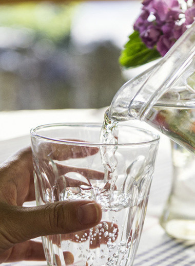 Пытки водой отменяются: восемь стаканов в день и другие мифы о потреблении воды