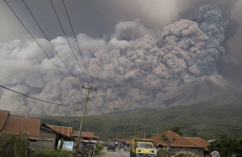 Вулкан Синабунг в Индонезии: жуткие извержения, которые унесли десятки жизней