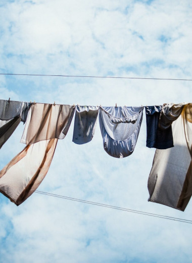 7 лайфхаков, как сушить одежду дома