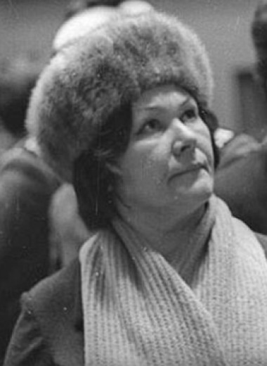 Почему советские женщины не снимали зимние шапки в помещениях: 5 причин странной привычки