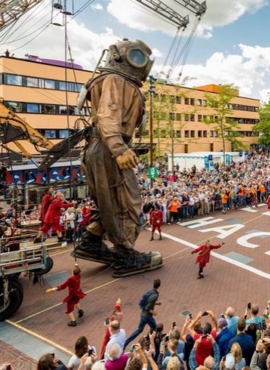 Уличный театр механических гигантов Royal de Luxe: парад кукол