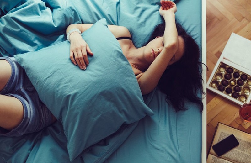 6 привычек перед сном, которые тебе вредят