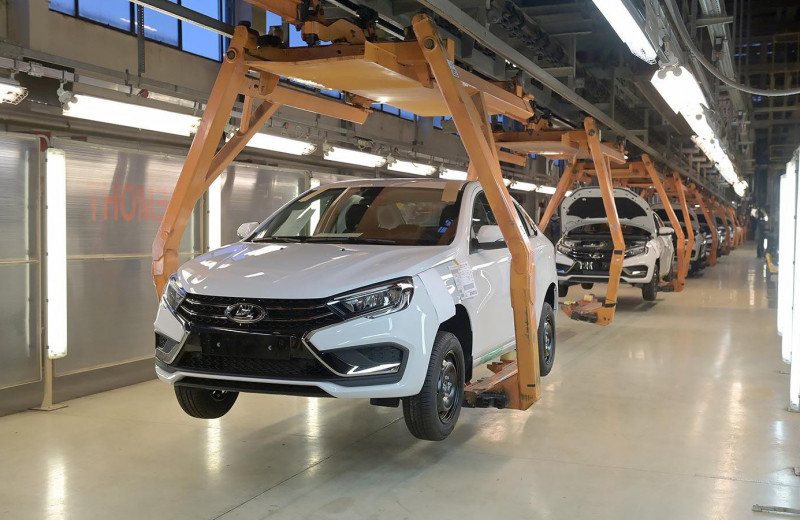 На АвтоВАЗе стартовало производство обновленной Lada Vesta