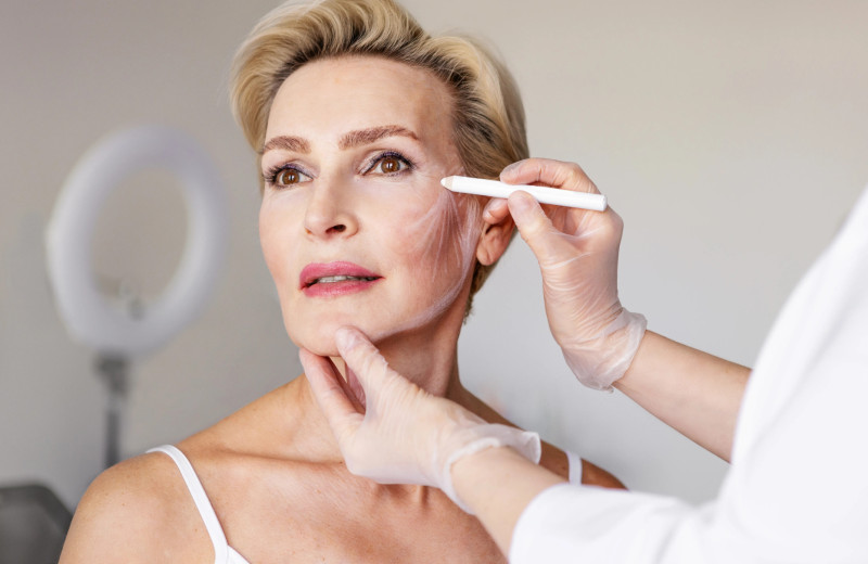 Омоложение — не всегда подтяжка лица: 3 малоинвазивные операции с тем же эффектом