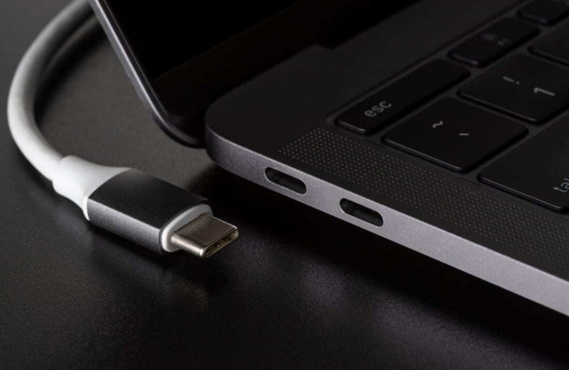 Даже если во всей технике будут одинаковые зарядки, бардак останется: почему «единый стандарт» USB-С не совсем единый
