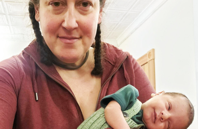 «Я родила и кормлю грудью!»: женщина впервые стала мамой в 52 года, потратив на ЭКО 22 млн рублей