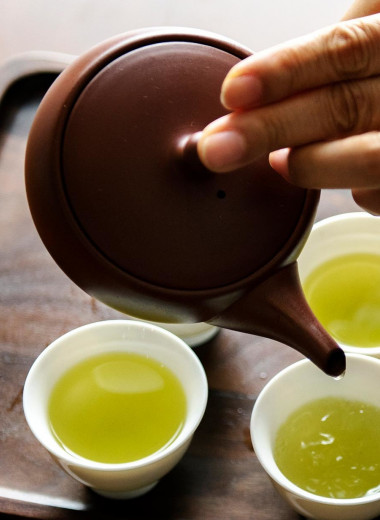 Тонизирует, улучшает работу мозга и еще 8 полезных свойств зеленого чая