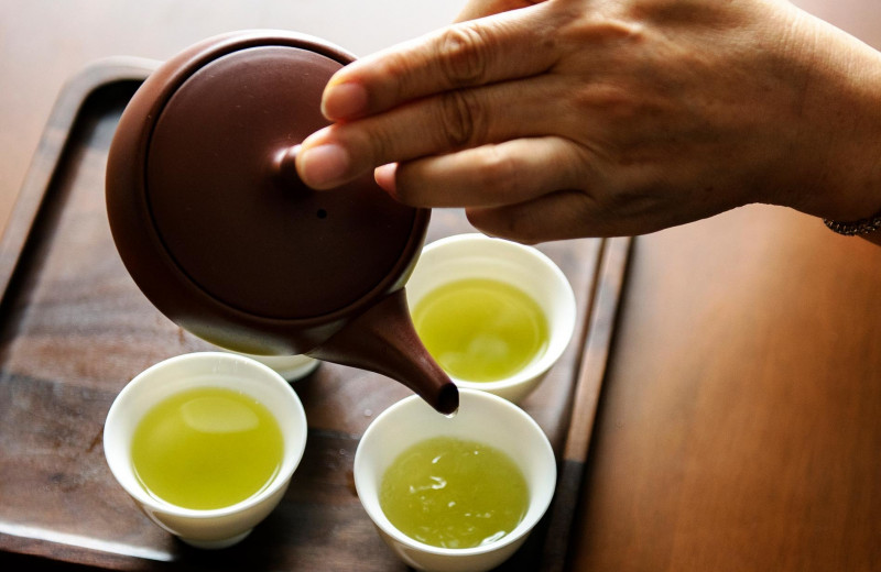Тонизирует, улучшает работу мозга и еще 8 полезных свойств зеленого чая
