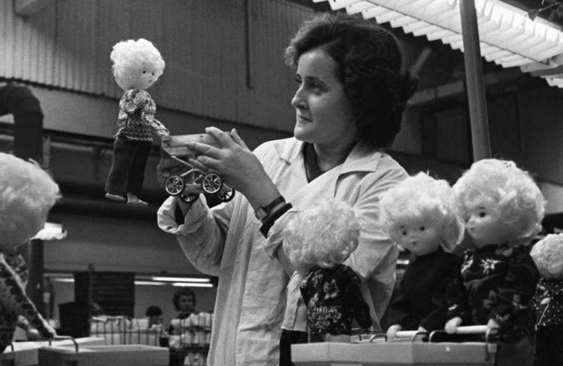 Революция игрушек: как из пупсов и хозяюшек куклы стали символами эмансипации