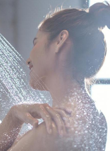 Почему сначала не хочется идти в душ, а потом — выходить из него: 4 необычных феномена «ванной психологии»