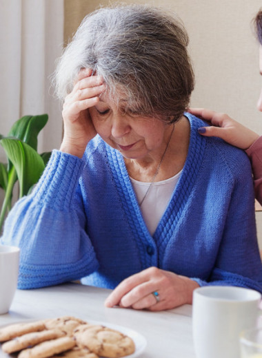 Болезнь Альцгеймера поражает женщин больше, чем мужчин: почему?