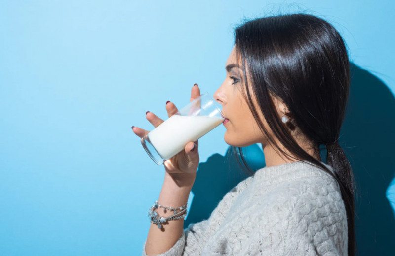 Без кисельных берегов: кому и как можно худеть на молочной диете
